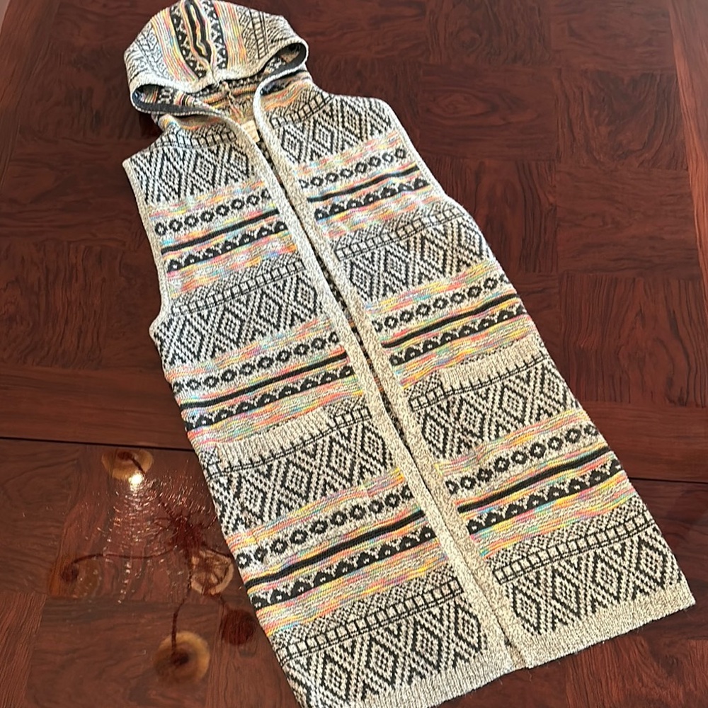 Monteau Los Angeles Women's Sleeveless Hooded Sweater with Pockets